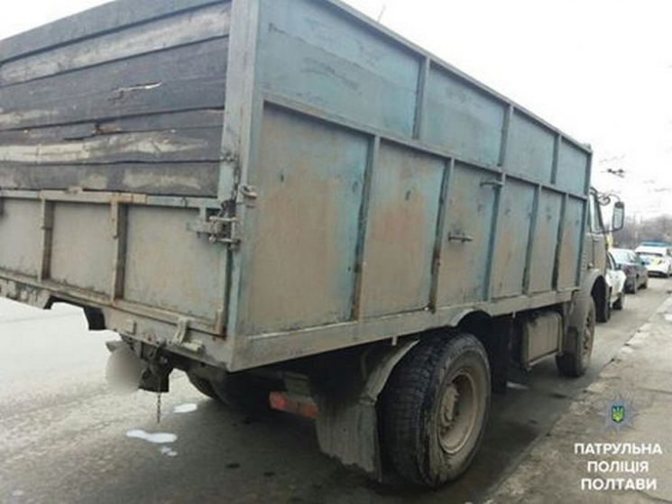 В Полтаве задержали грузовик, полный "ле…