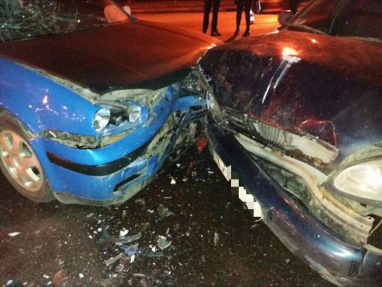 В Харькове водители разбили два авто, ес…