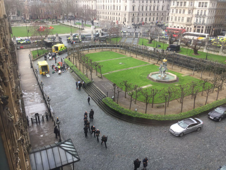 Теракт біля британського парламенту. Чет…