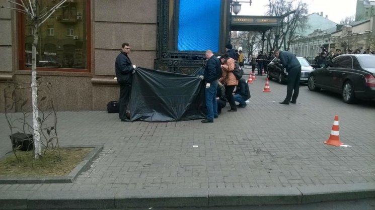 Убитый российский депутат лежит в луже к…