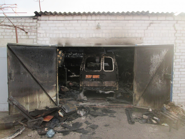 На Черкащині вщент згоріла автівка разом…