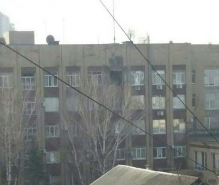 У Донецьку з гранатомета обстріляли буді…