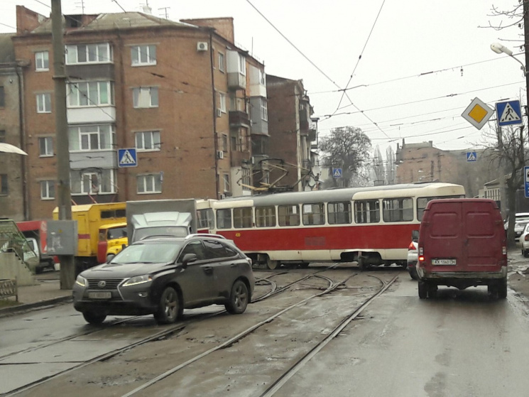 На Москалевке трамвай не удержался на ре…