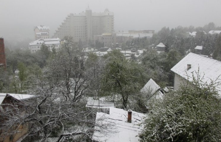 Львівщину засипає снігом…