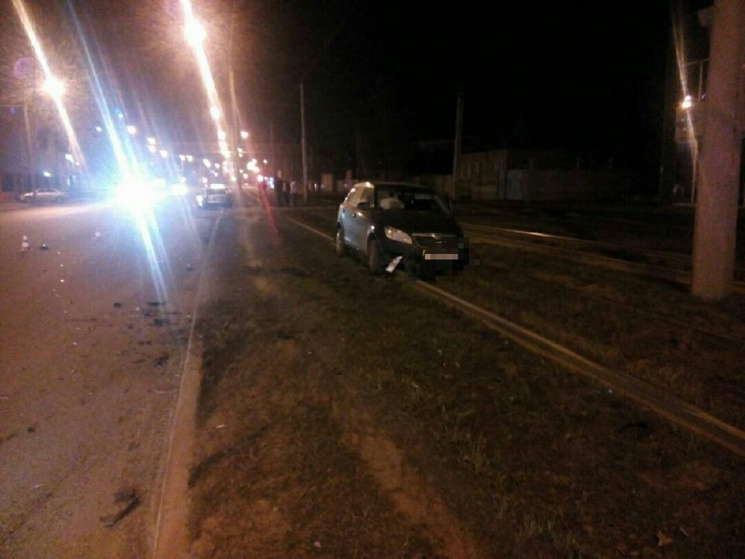 ДТП у Харкові: Авто від удару викинуло н…