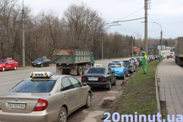 Тернопольские таксисты устроили забастов…