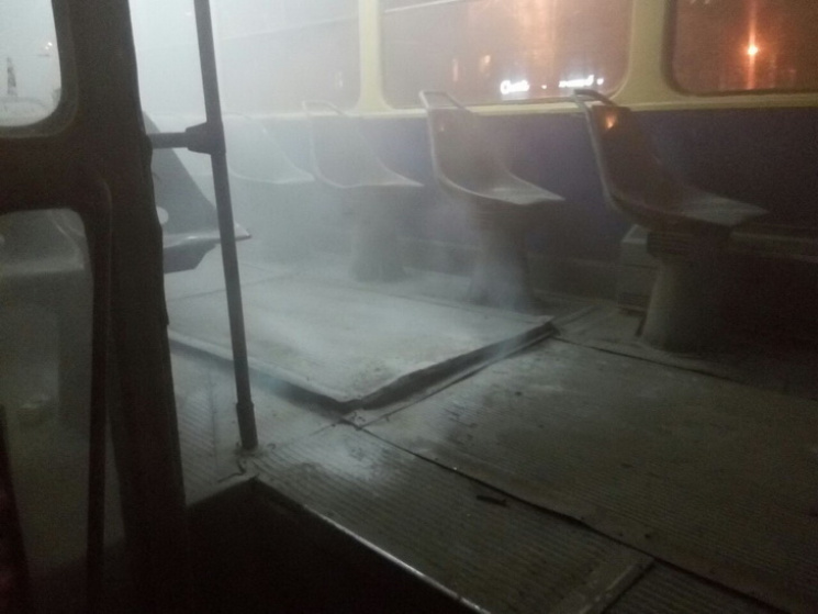 В центре Днипра полицейские гасили дымящ…