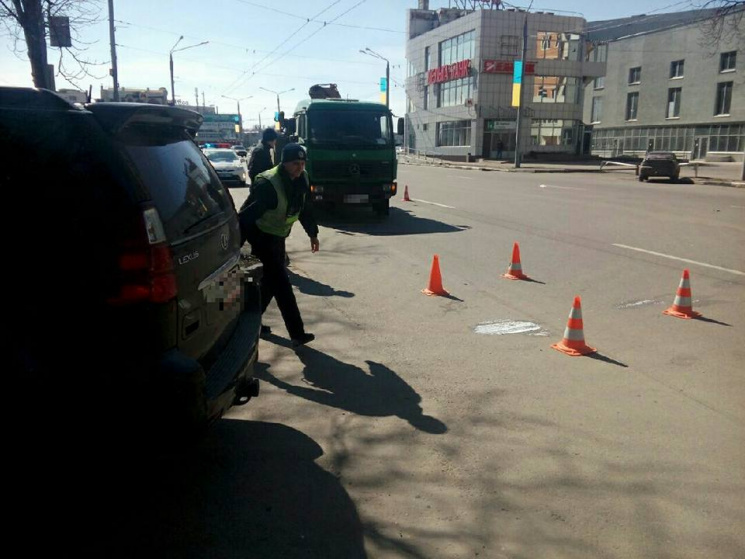 В Харькове под колесами грузовика погибл…