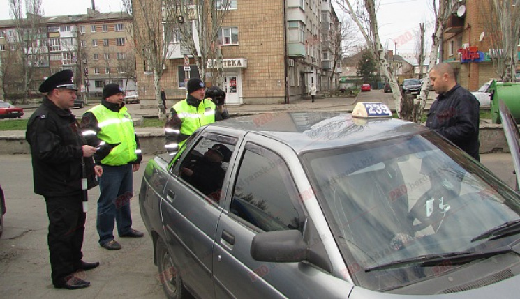 У Бердянську почали боротися з таксистам…