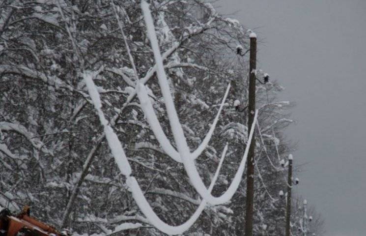 На Харьковщине снегопад оставил без свет…
