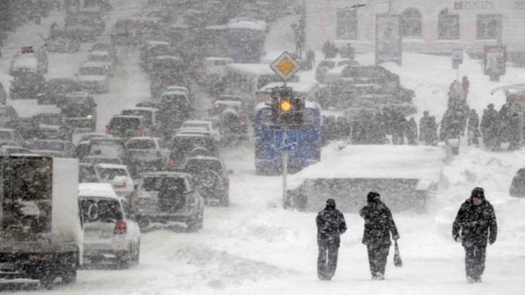 Березневий снігопад: Київ зупинився в 9-…