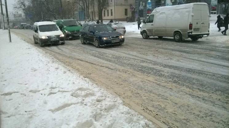 Київ "стоїть", а сніг мете: Як столиця У…