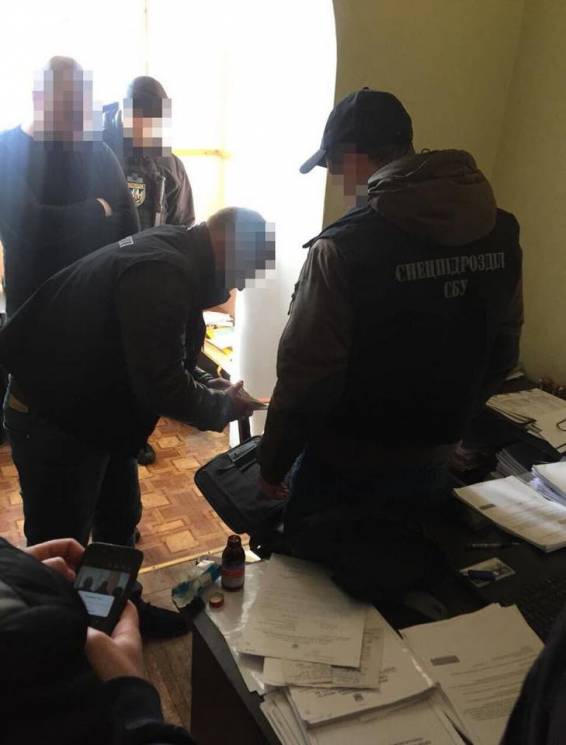 На Одещині на хабарі затримали слідчого…