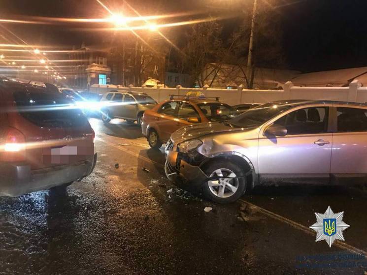 В Харькове три авто не поделили улицу: Е…