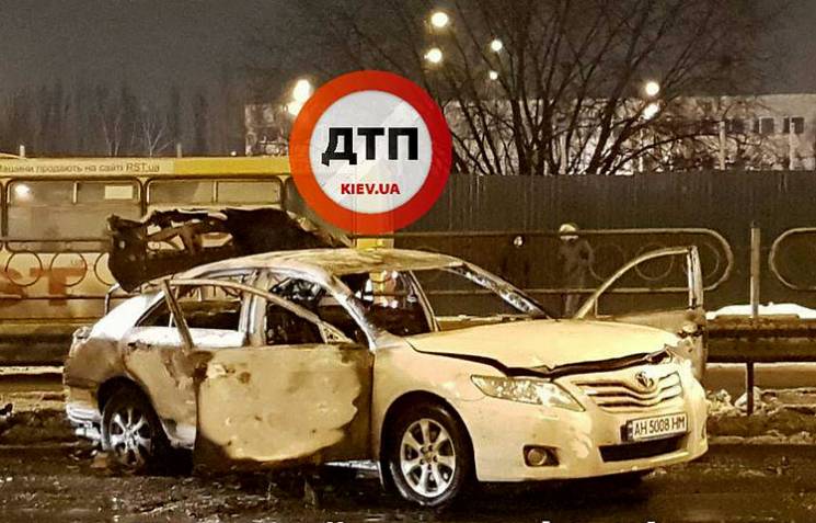 В Киеве возле метро взорвались гранаты:…
