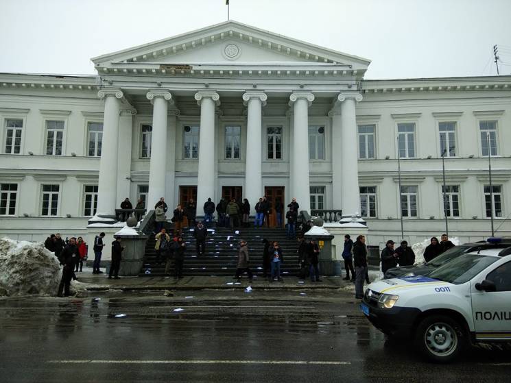 Полтавці вийшли на протест через бездію…