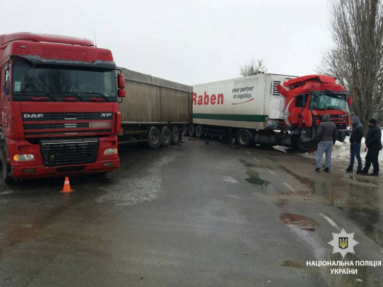 ДТП на Полтавщині: Зіткнулись чотири ван…