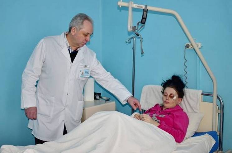 В больнице Днипра спасли раненую школьни…