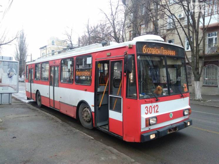 У центрі Миколаєва тролейбус зіштовхнувс…