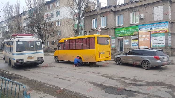 У Бердянську через поламаний автобус утв…