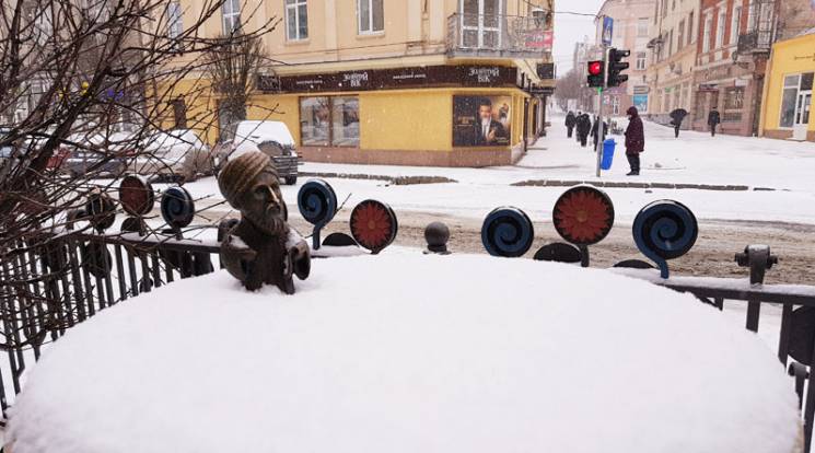 Сніг на голову: Як побілів Ужгород (ФОТО…
