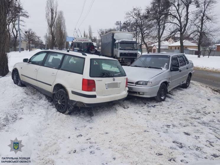 В Харькове водитель Volkswagen вылетел н…