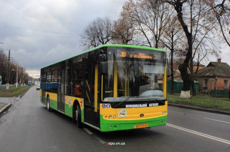 Вінничани просять у влади новий автобусн…