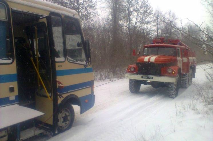 На Тернопільщині рятували автобус з паса…
