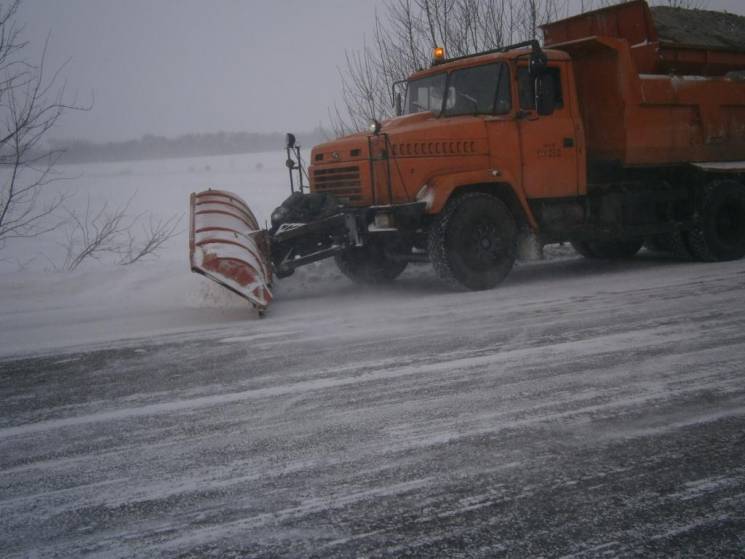 У Миколаєві снігоприбиральні авто виїхал…