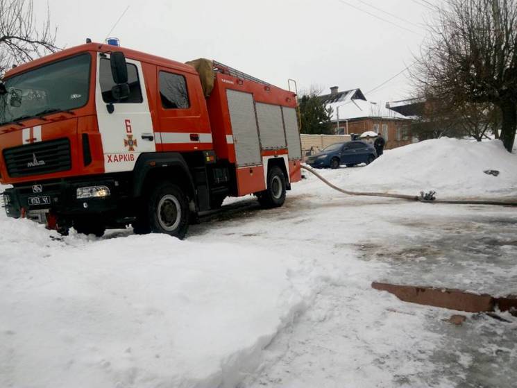 В Харькове спасатели вынесли из огня жен…