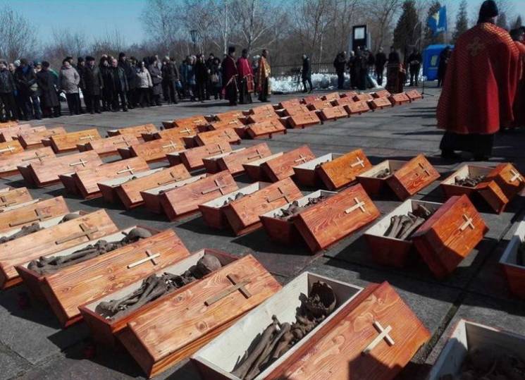 На Прикарпатье хоронят останки 134 замуч…