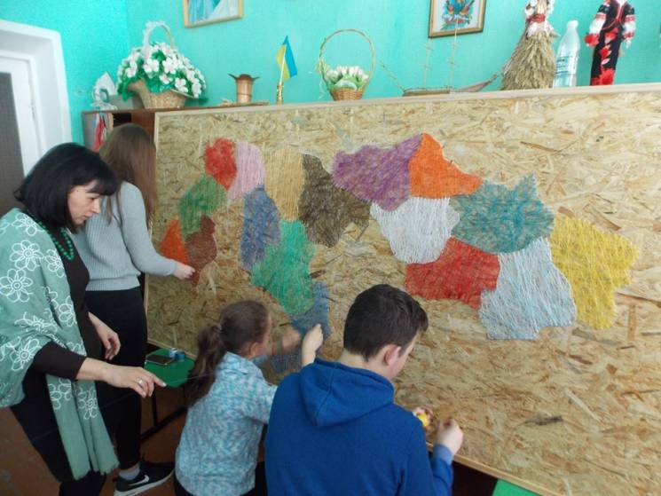 Оригінальну мапу України створюють учні…
