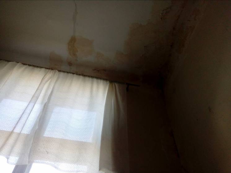 В больницы Днипра вода с потолка льется…