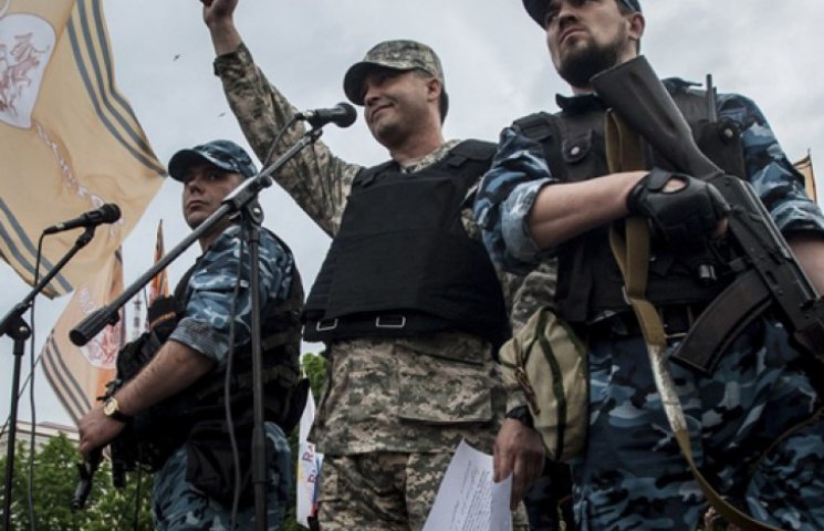 Террорист Болотов ввел «военное положени…