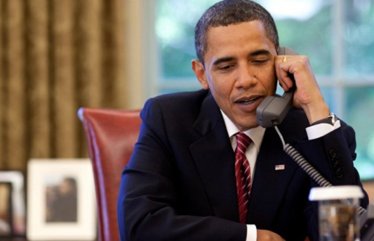 Обама по телефону пообещал Порошенко обе…