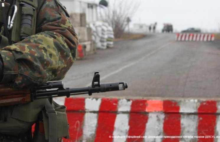 Терористи обстріляли український блокпос…