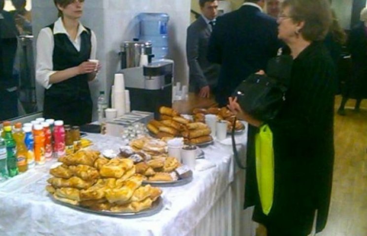 Що їдять депутати Київради під час засід…