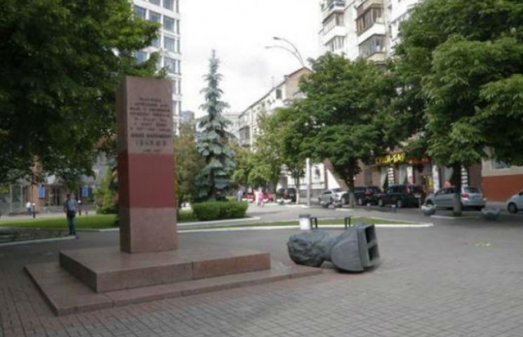 "Ленінопад" по-київськи: у столиці за ні…