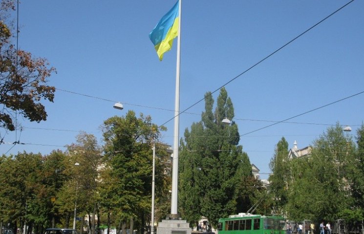 У центрі Харкова вкрали герб України…