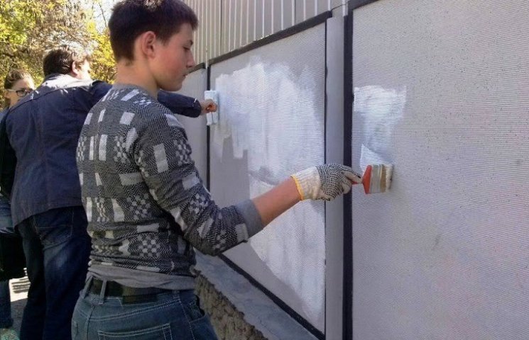 На Миколаївщині молодь замалювала графіт…