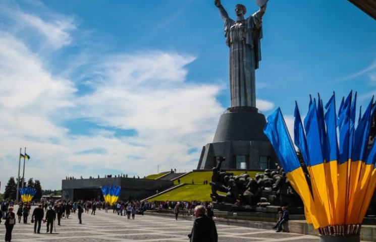 Батьківщину-мати в Києві демонтують…