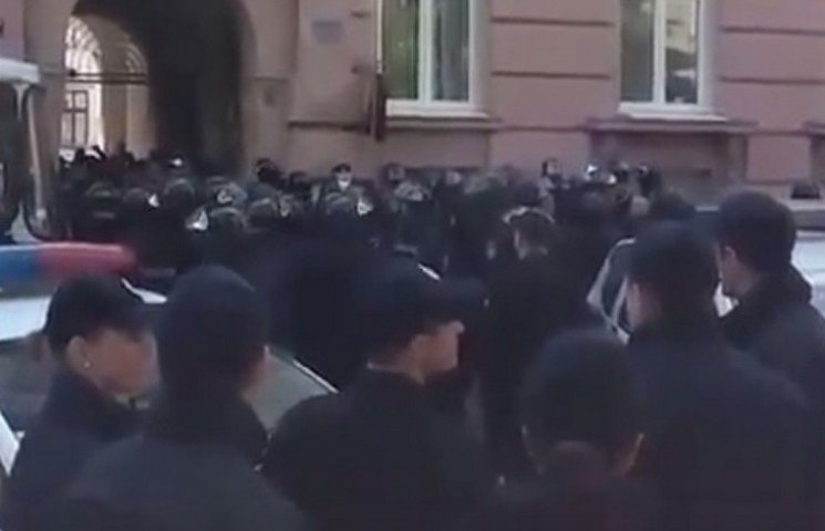 У центрі Львова сталися сутички з поліці…