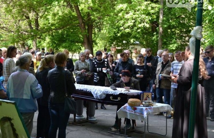 В Кривом Роге похоронили бойца АТО, кото…