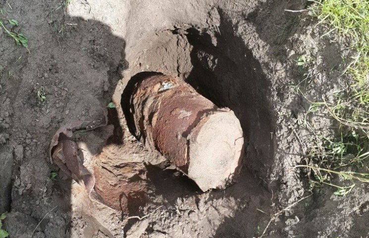 На Харківщині чоловік розкопав під домом…