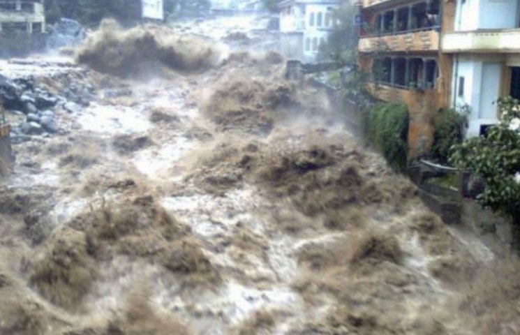 На Шри-Ланке ужасное наводнение похорони…