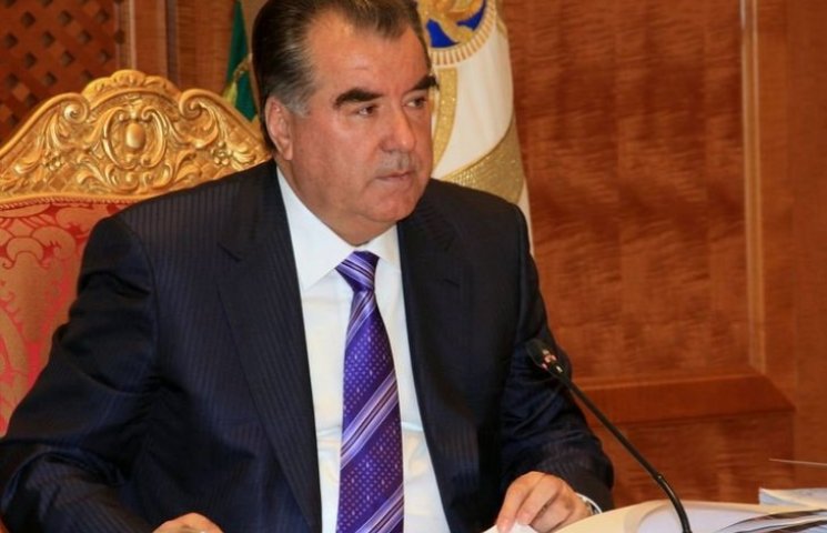 Таджики всем народом позволили Эмомали Р…