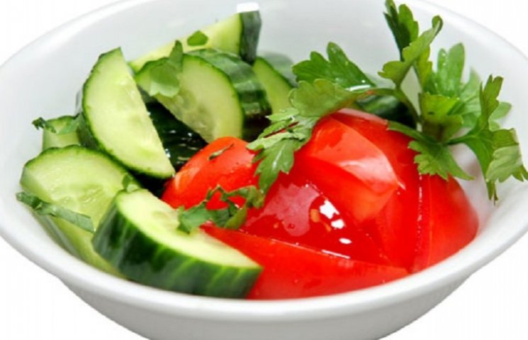 Популярний літній салат визнали небезпеч…
