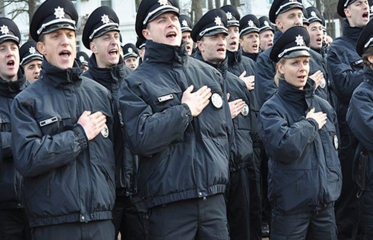 Зарплата патрульних поліцейських Хмельни…