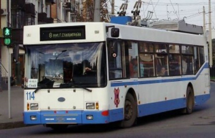 В Полтаве водитель троллейбуса избил пас…