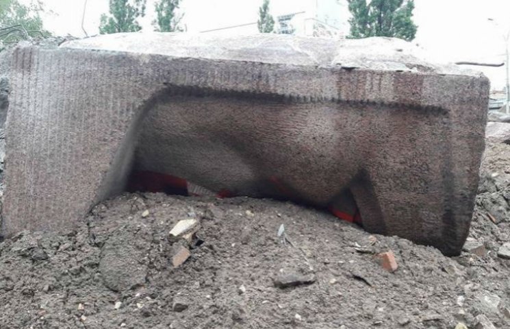 Нарешті: пам'ятник чекістам в Києві пере…
